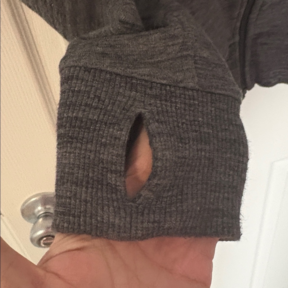 Lululemon charcoal gray zip-up size 8 - Picture 2 of 6